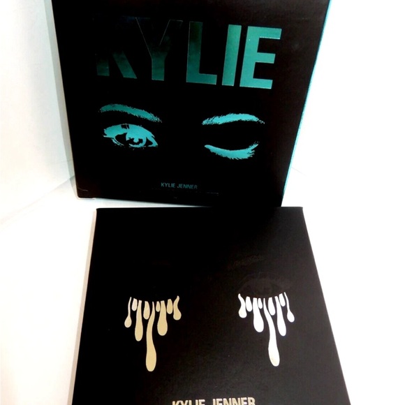 Kylie - Blue Honey Collection eyeshadow palette - Picture 3 of 4